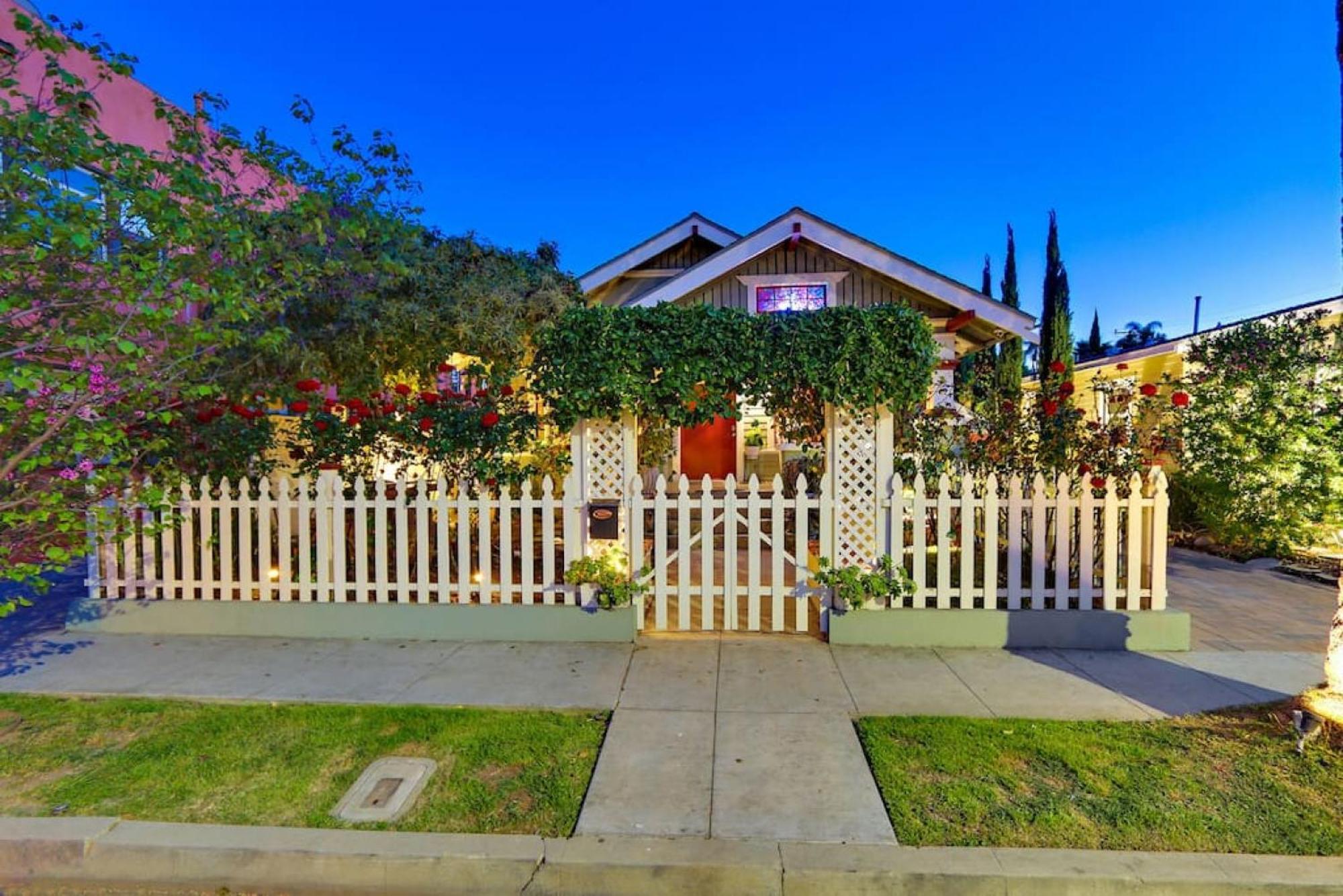 Charming Bungalow, Ac, Hottub, Close To *