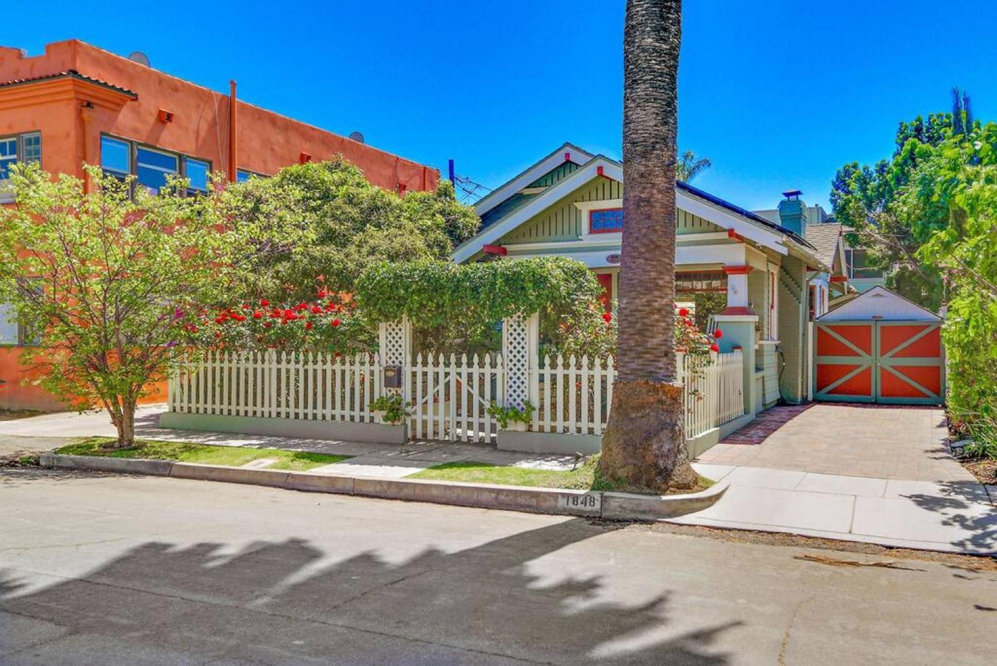 Charming Bungalow, Ac, Hottub, Close To Long Beach