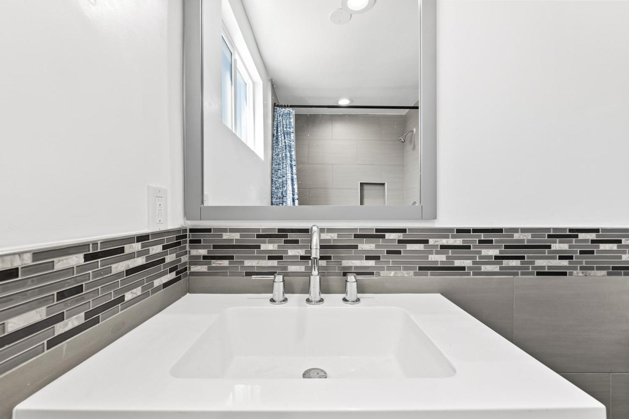 20 Mins To Disneyland And Convention Centers Daire Long Beach