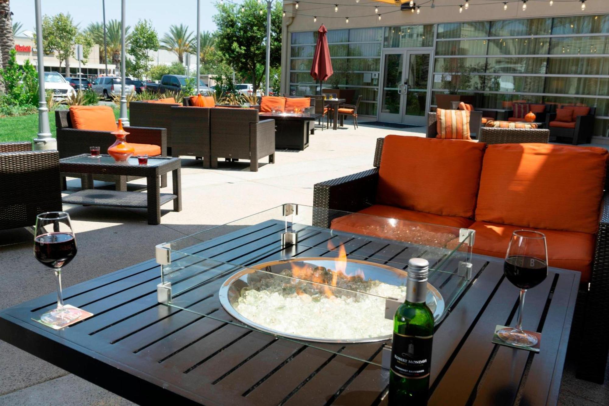 Courtyard Long Airport Hotel 3*