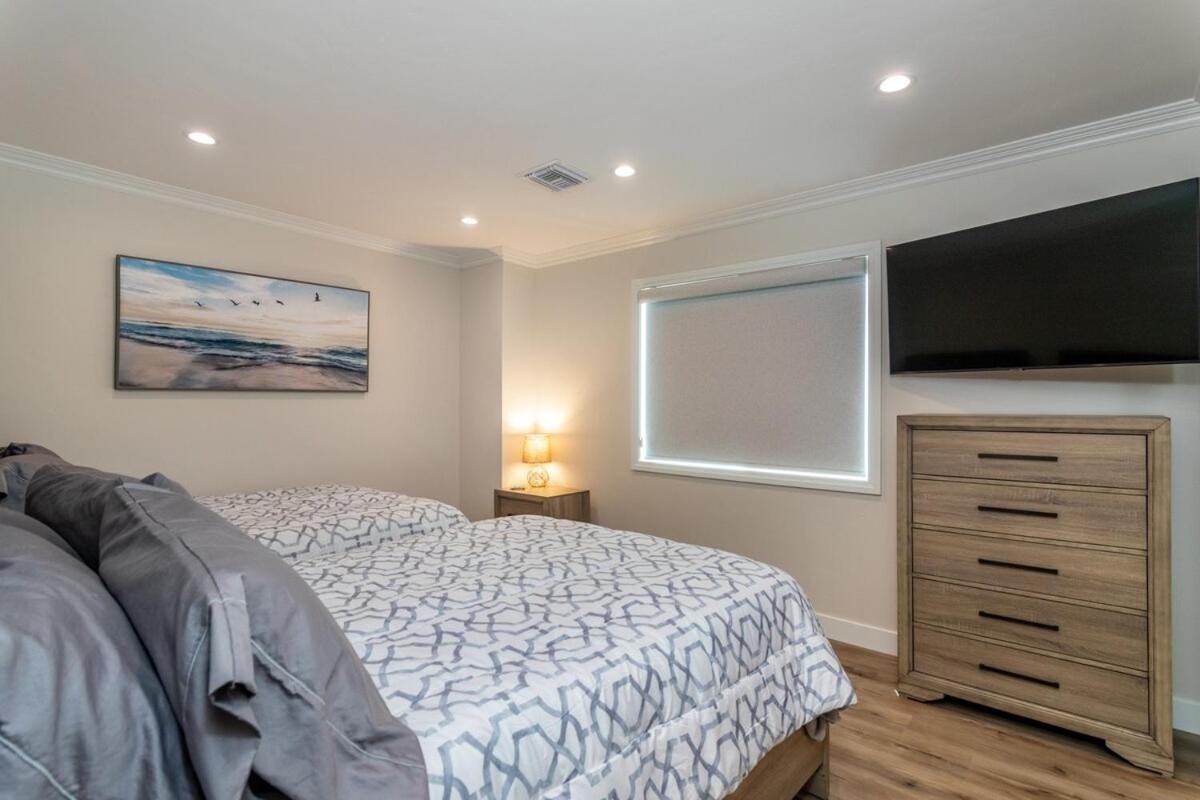 Holiday home Family House, 400ft To Beach, Parking, Bbq Long Beach