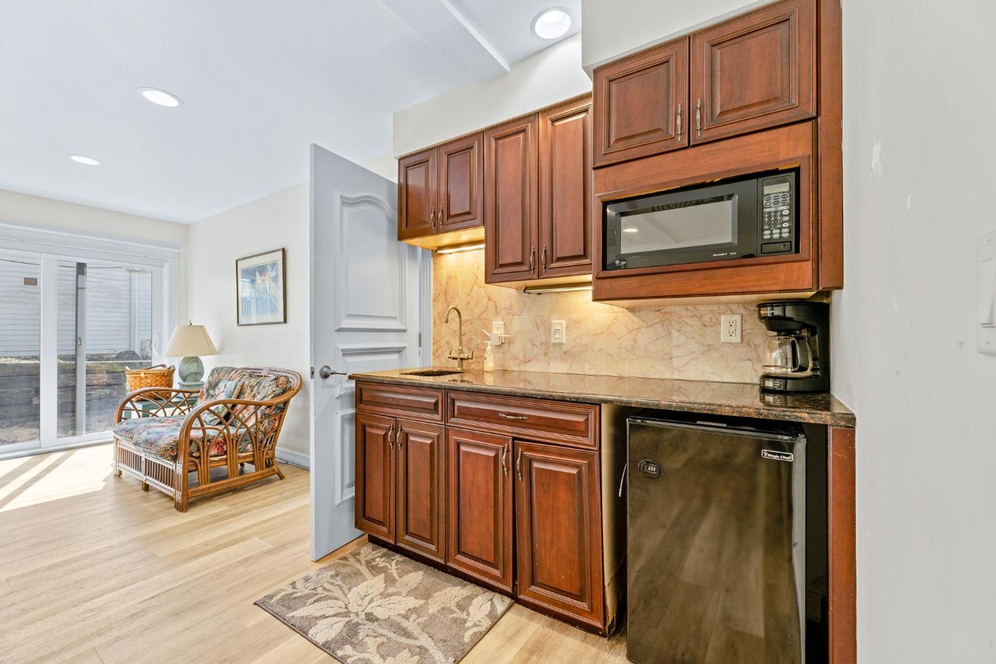 5747s - Large Oceanfront Deck & *