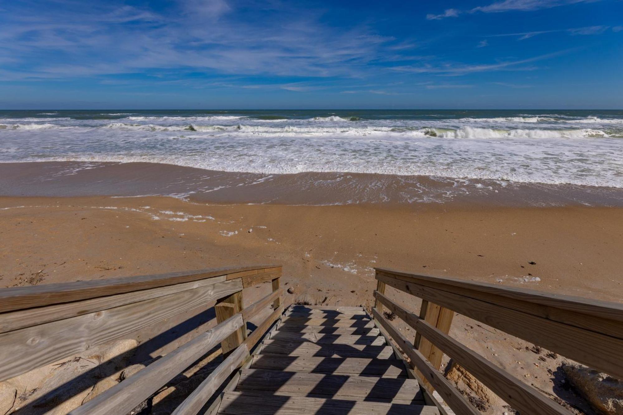 5747s - Large Oceanfront Deck & Tatil Evi