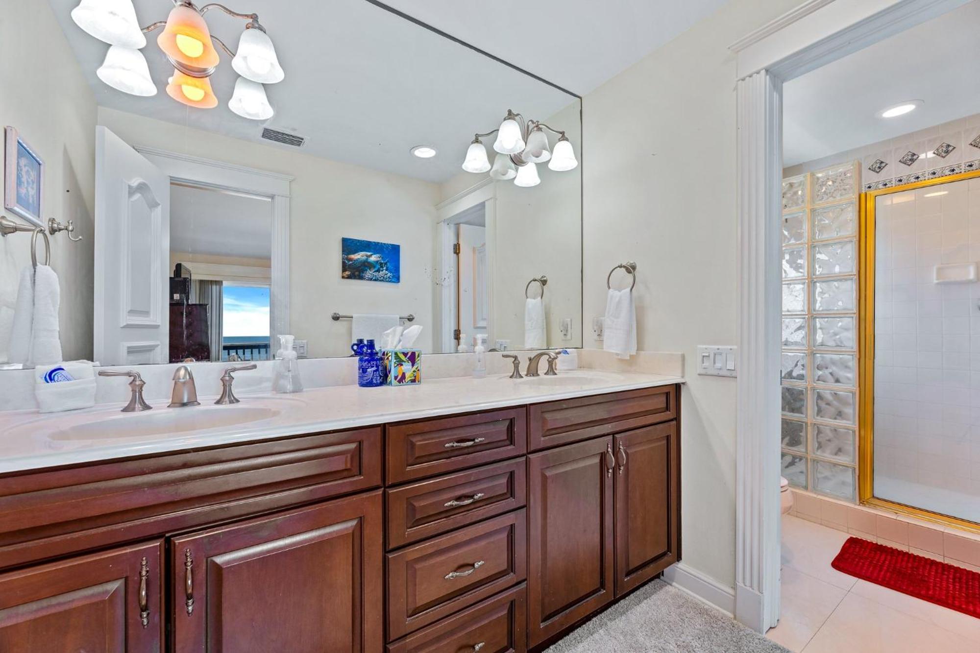 5747s - Large Oceanfront Deck & *