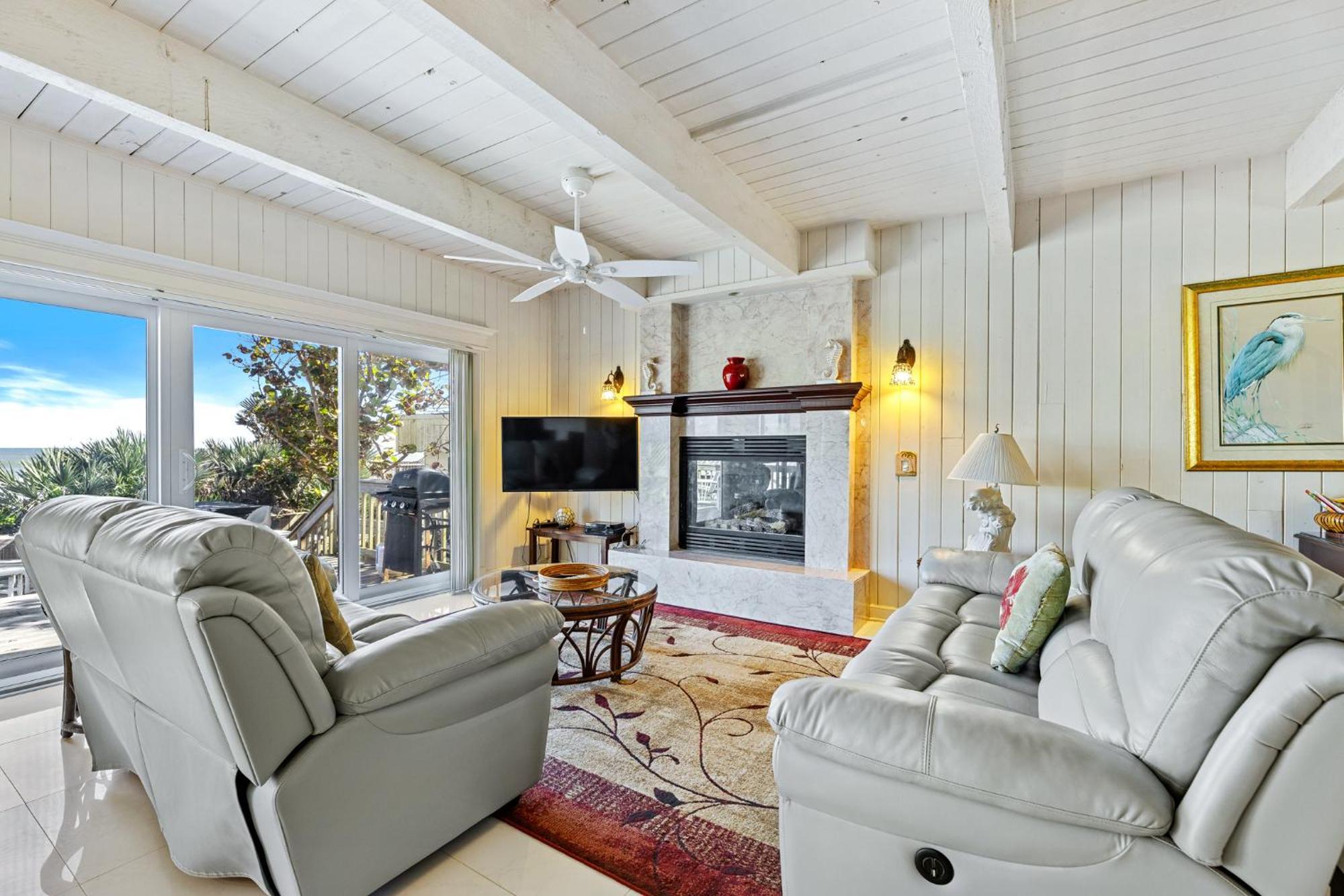 5747s - Large Oceanfront Deck & Tatil Evi