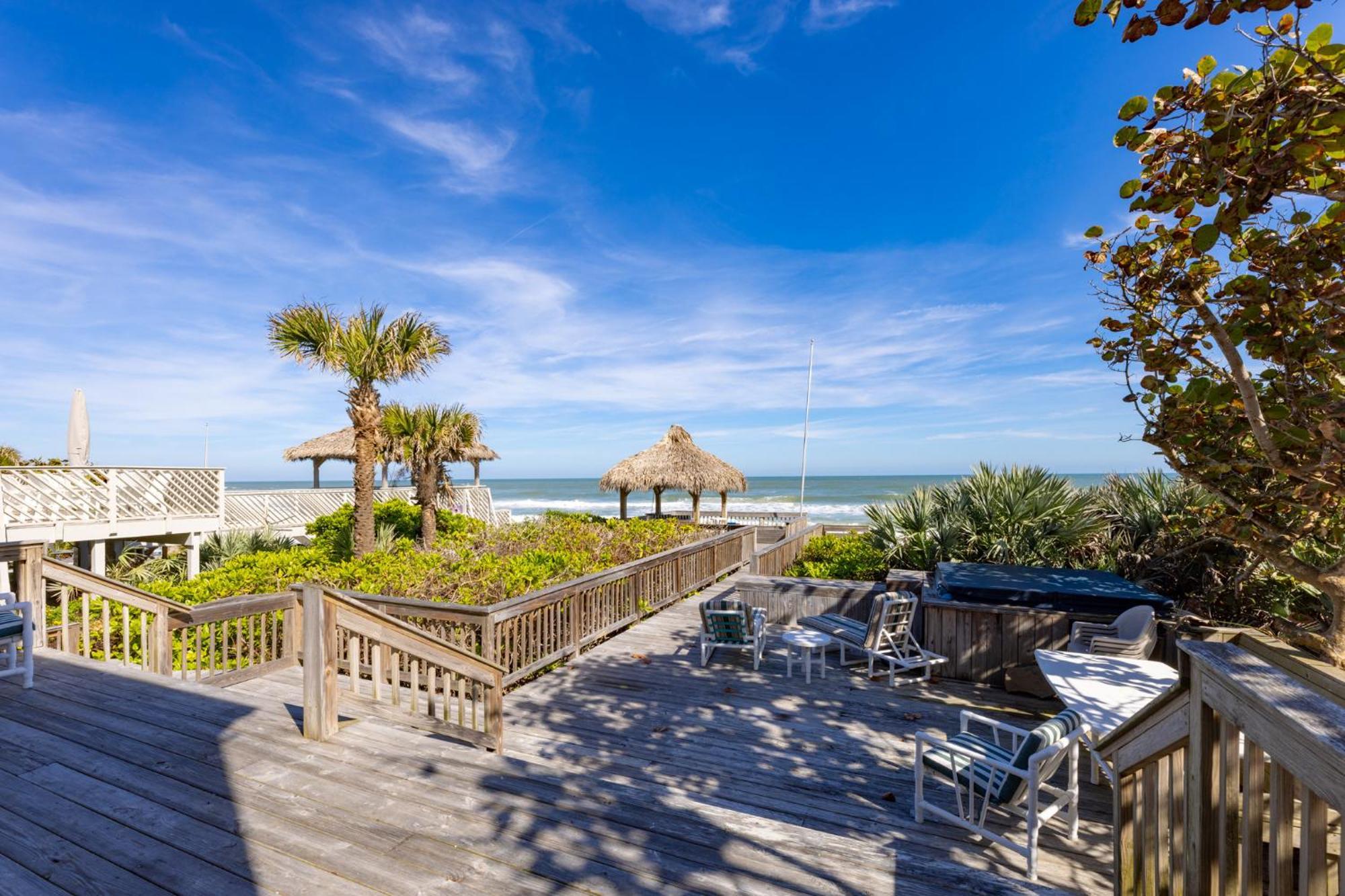 5747s - Large Oceanfront Deck & Tatil Evi