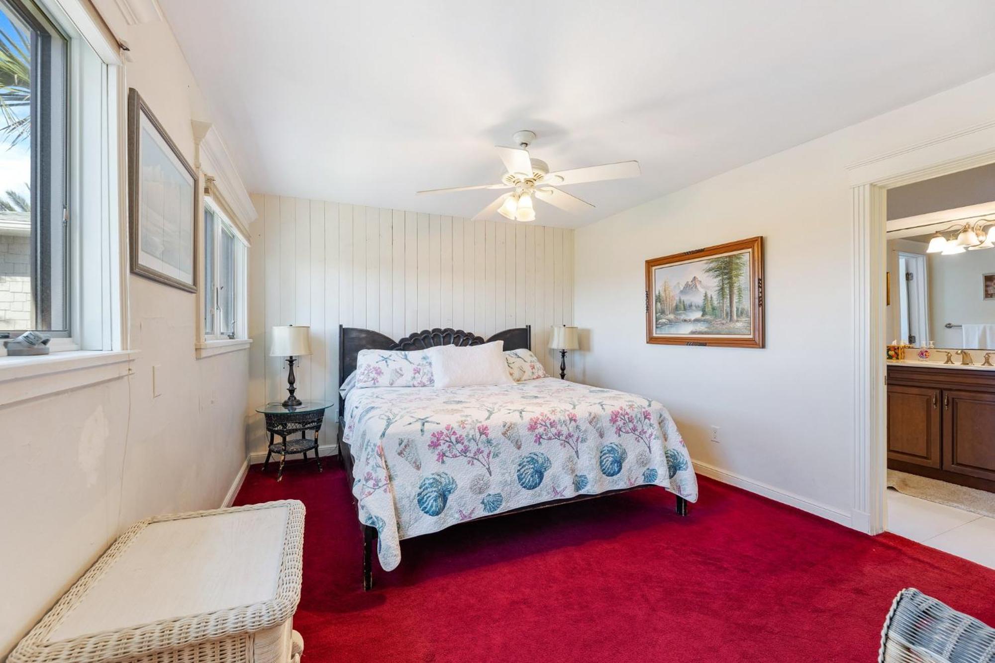 5747s - Large Oceanfront Deck &