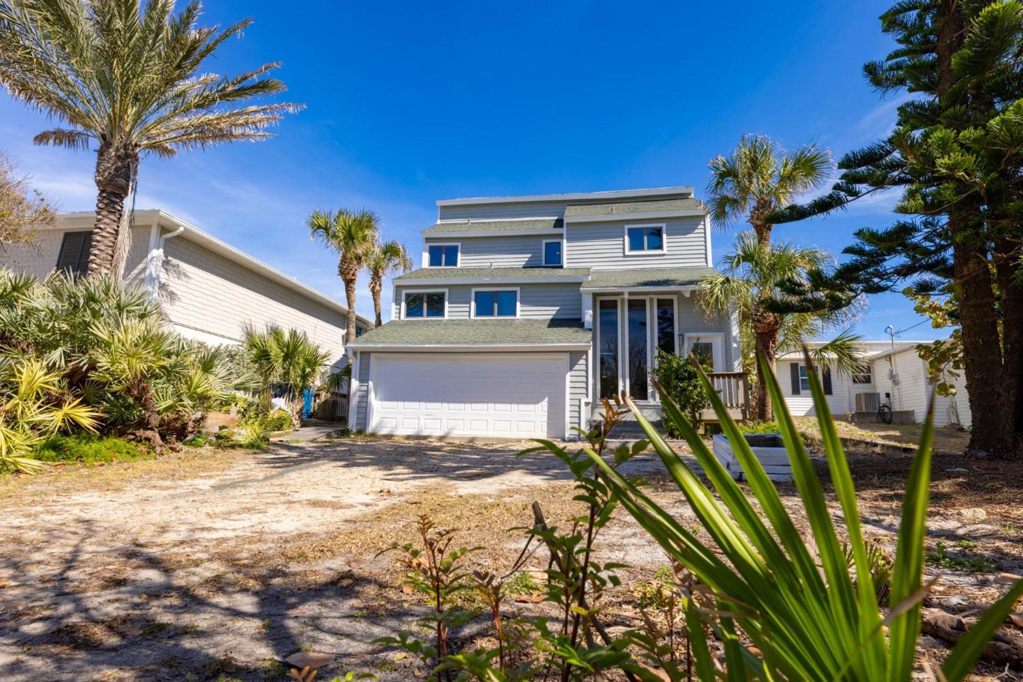 5747s - Large Oceanfront Deck & * Long Beach
