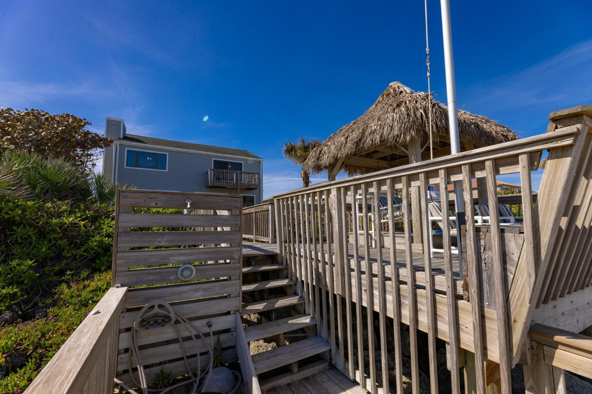 5747s - Large Oceanfront Deck &