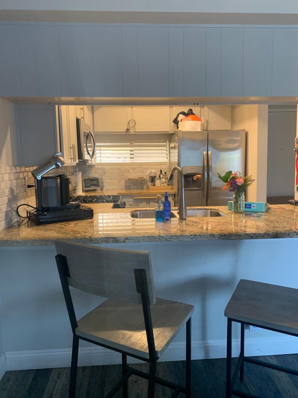 Sunny Retro Row Condo- Walk To Beach! *