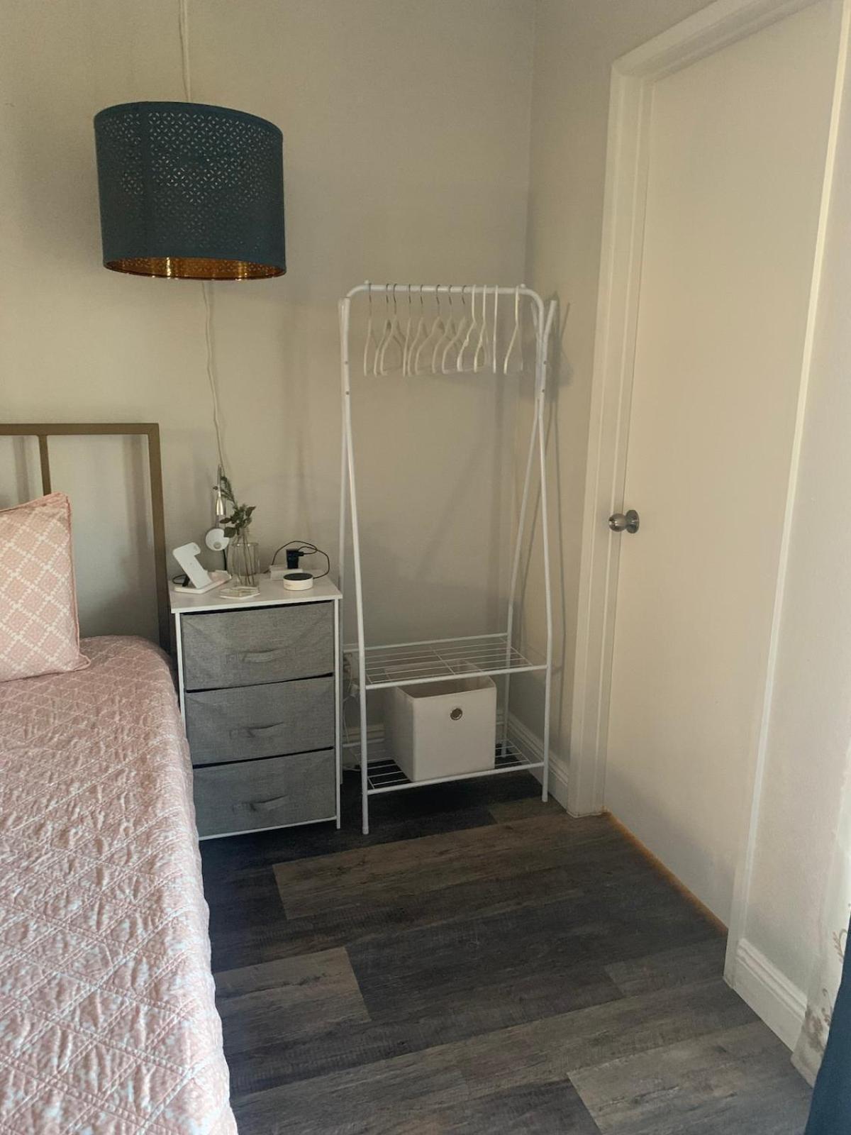 Sunny Retro Row Condo- Walk To Beach! Apartment Long Beach