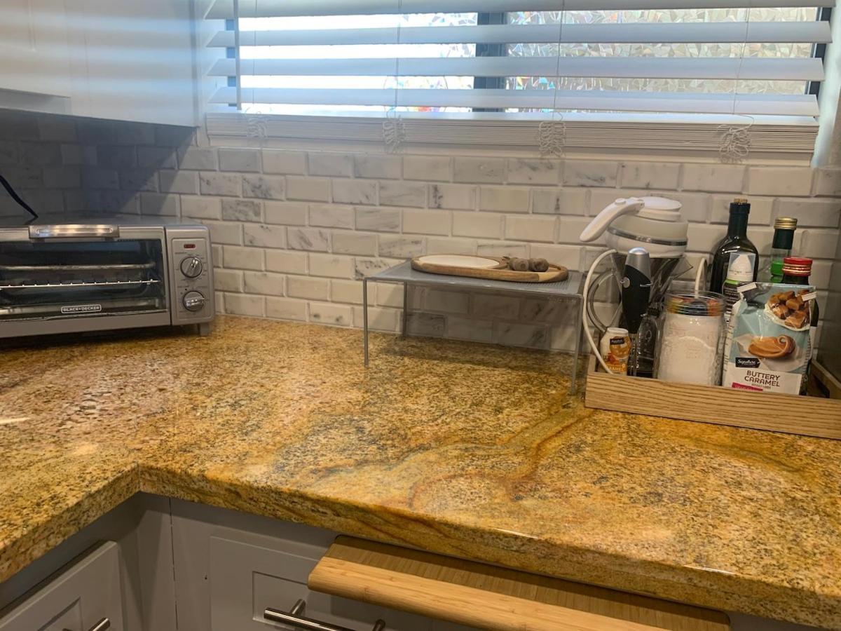 Sunny Retro Row Condo- Walk To Beach! * Long Beach