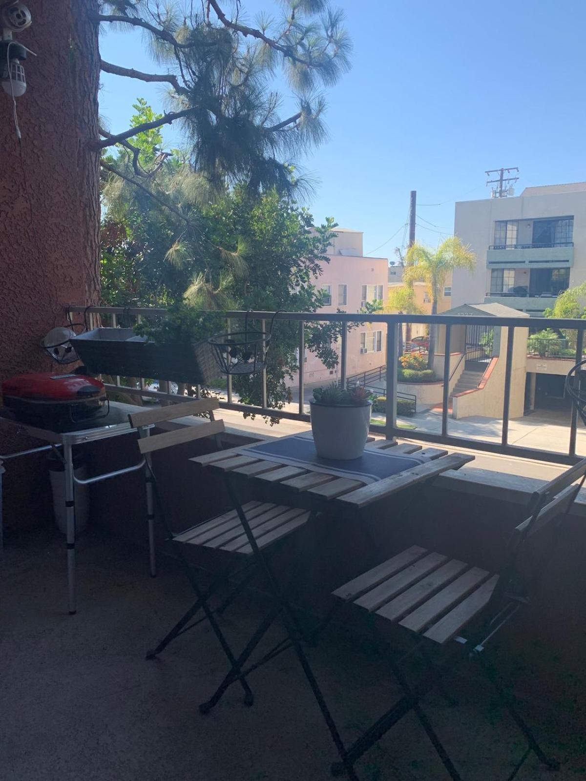 Apartment Sunny Retro Row Condo- Walk To Beach! *