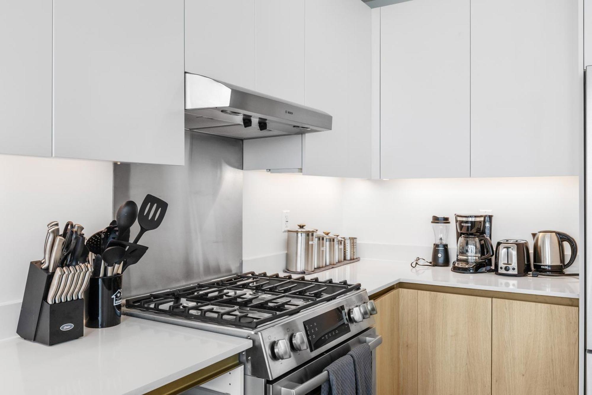 Daire @ Marbella Lane - Downtown Haven In Long