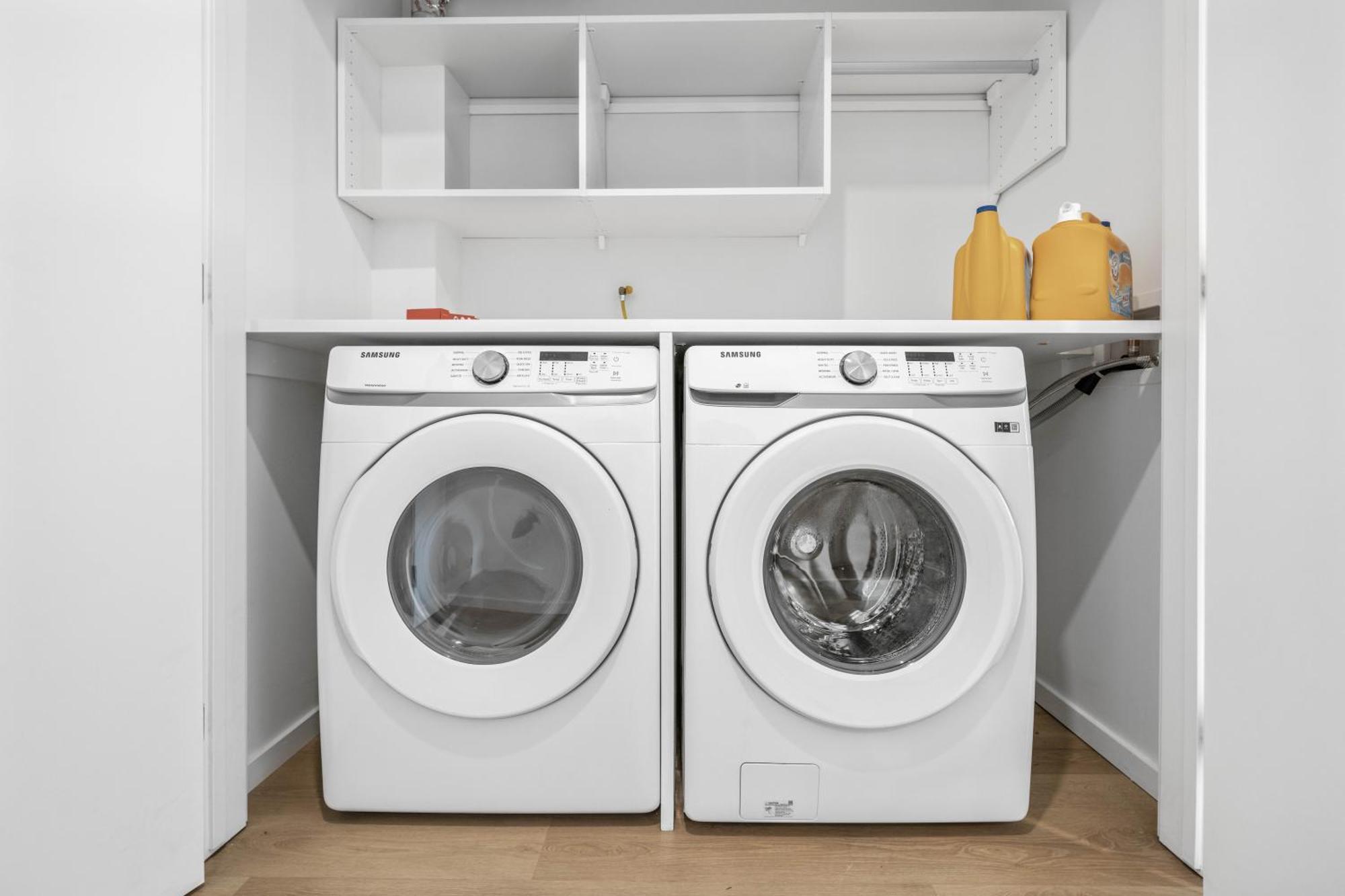 Daire @ Marbella Lane - Downtown Haven In Long
