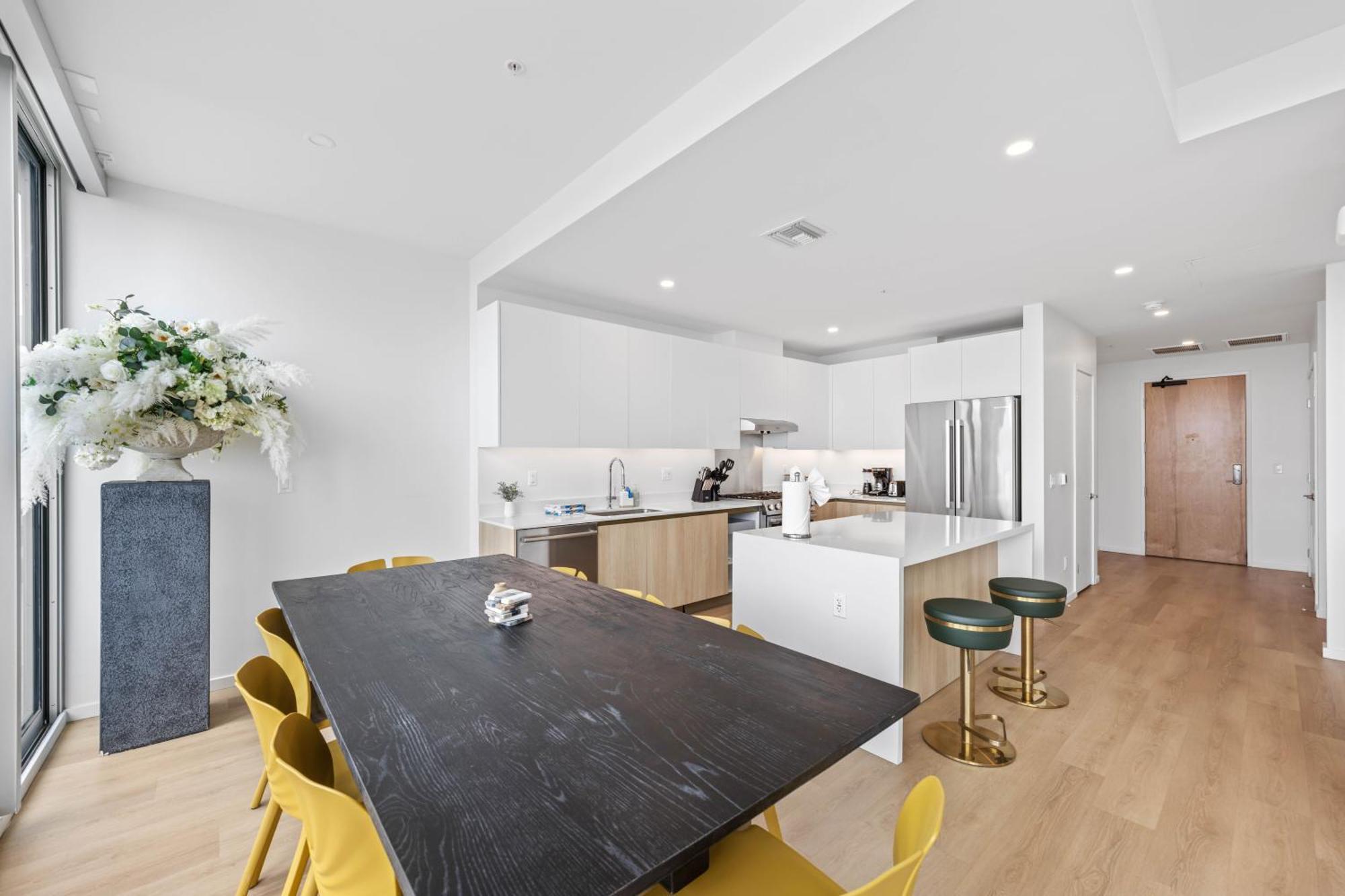 @ Marbella Lane - Downtown Haven In Long Daire