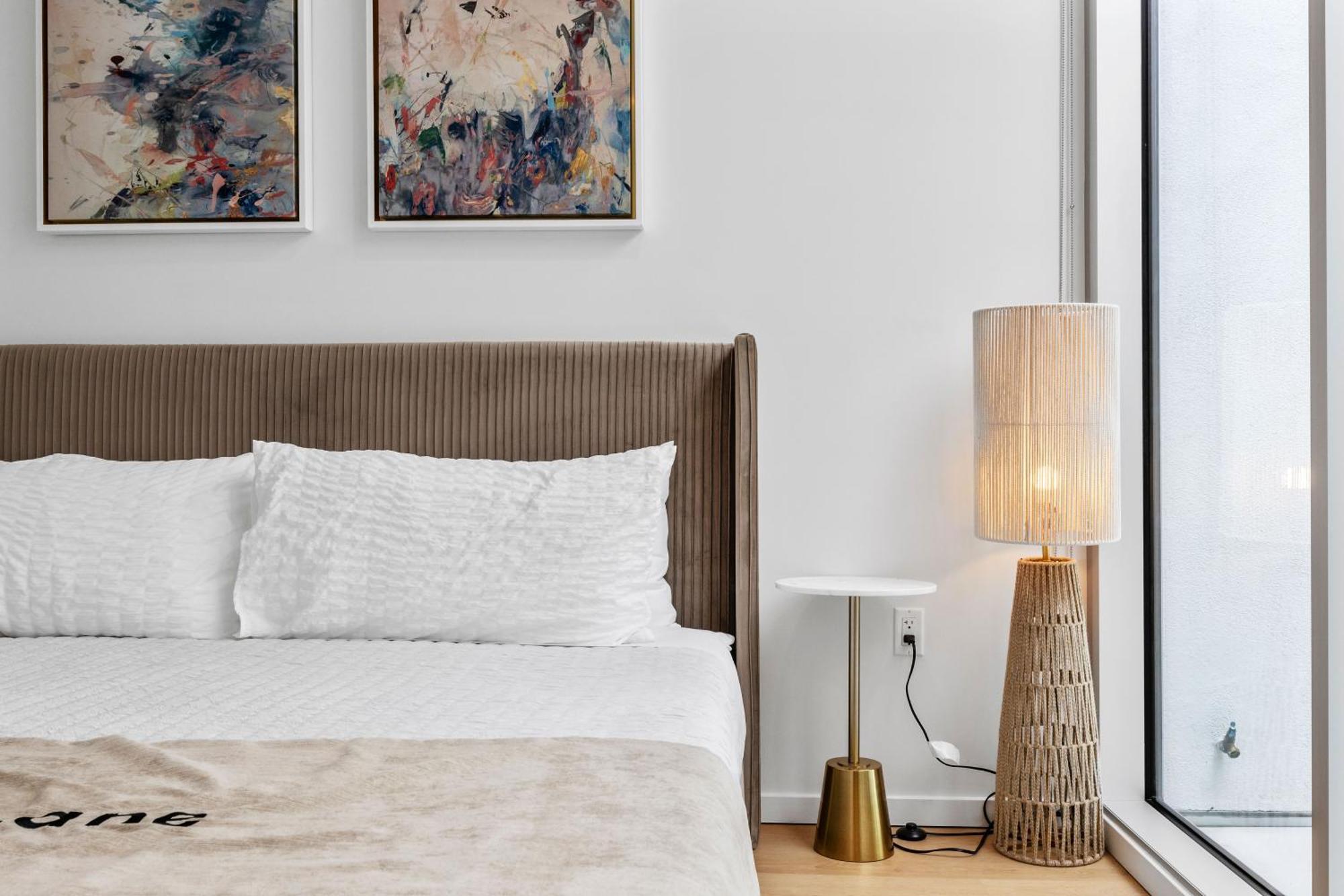 Daire @ Marbella Lane - Downtown Haven In Long *