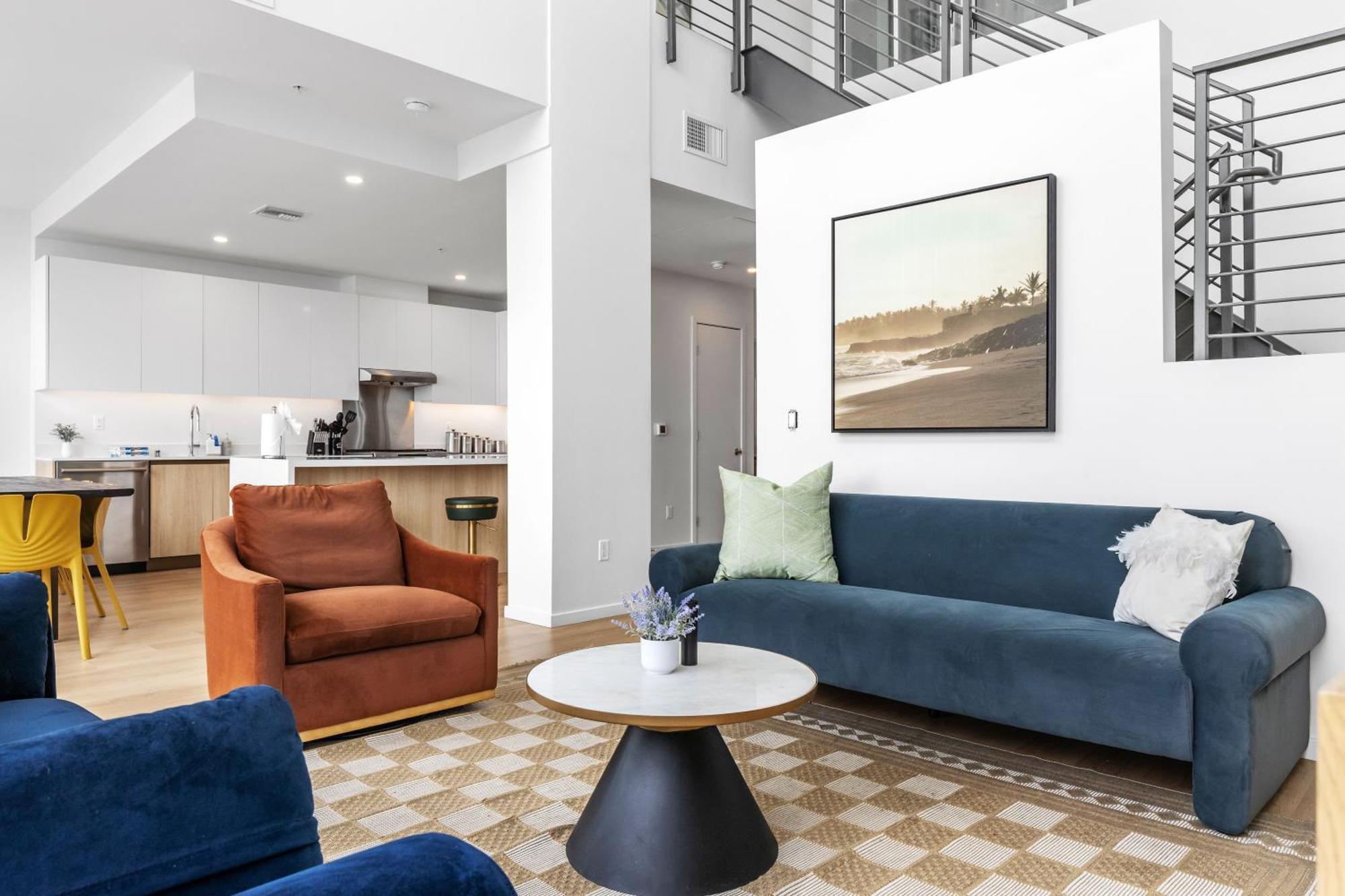 Daire @ Marbella Lane - Downtown Haven In Long *