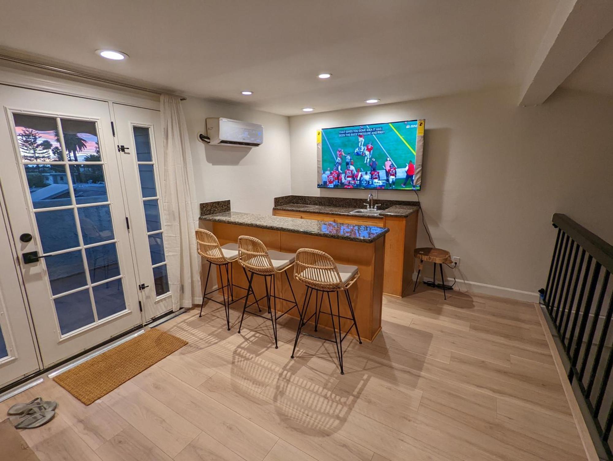 Daire Bohemian Pad With 5 Beds, Patio & Non-pickup-truck Parking