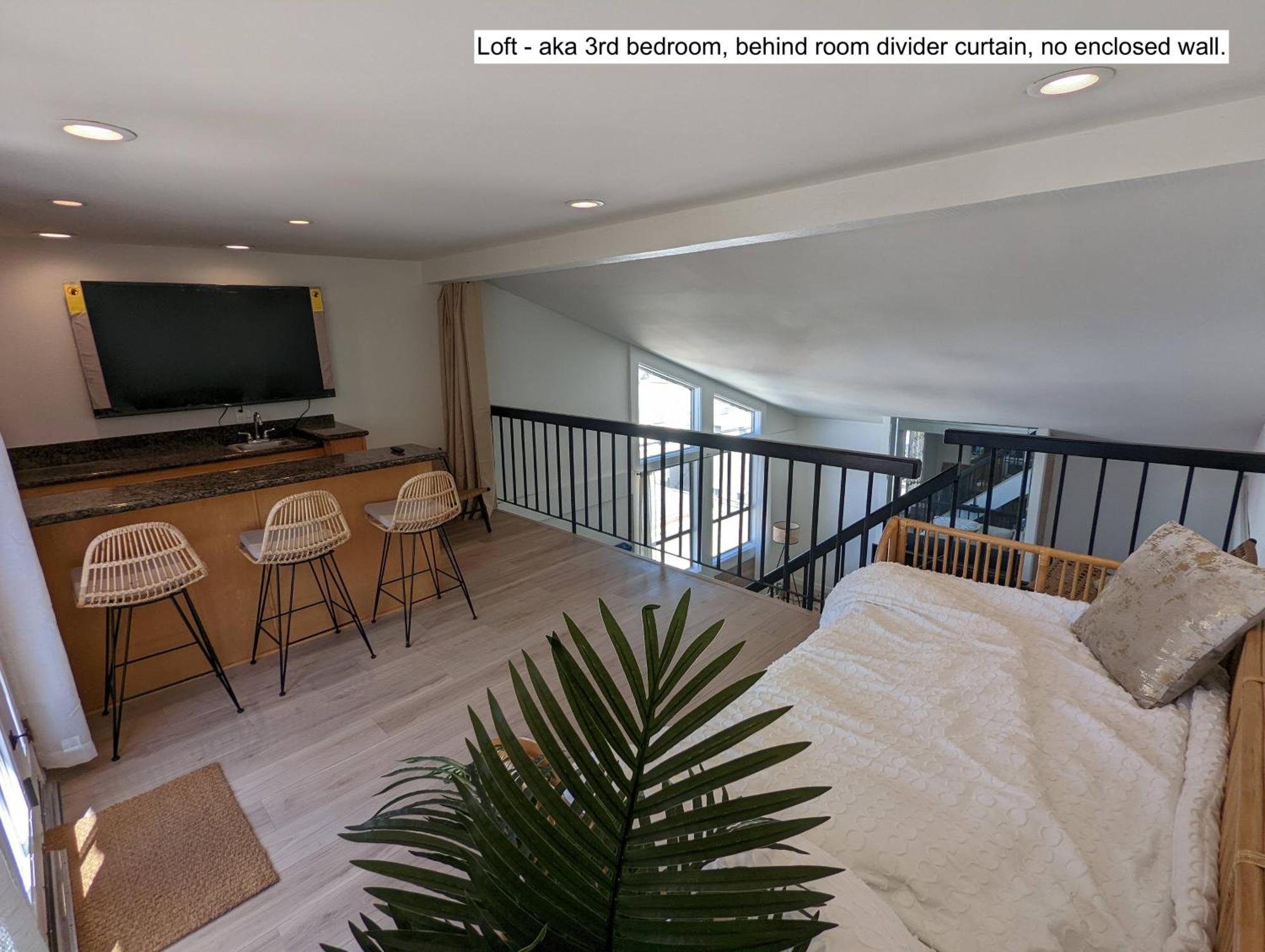 Daire Bohemian Pad With 5 Beds, Patio & Non-pickup-truck Parking *