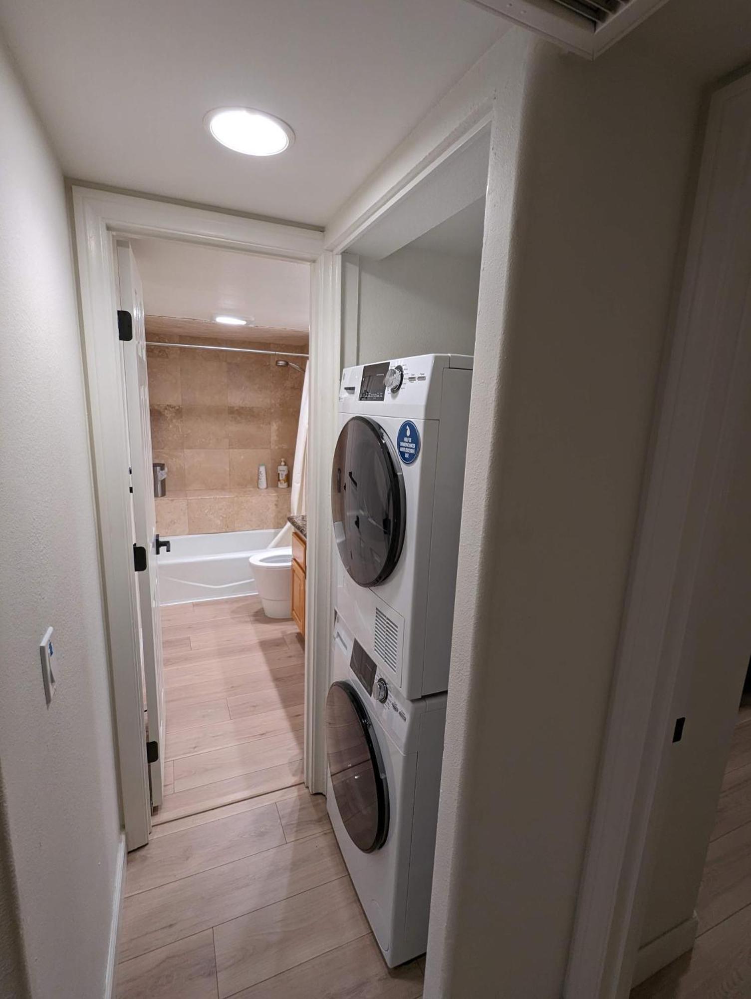 Bohemian Pad With 5 Beds, Patio & Non-pickup-truck Parking Daire *