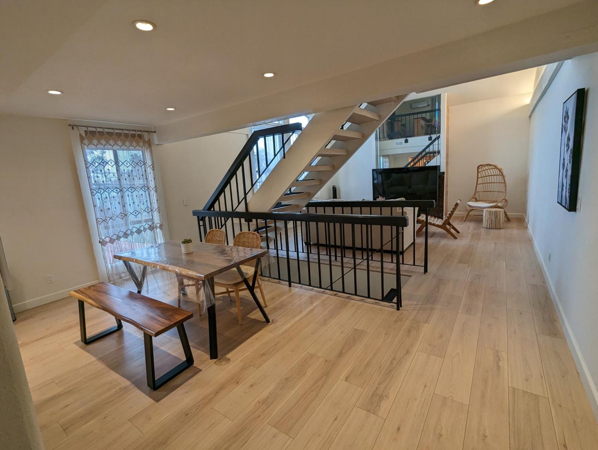 Daire Bohemian Pad With 5 Beds, Patio & Non-pickup-truck Parking *