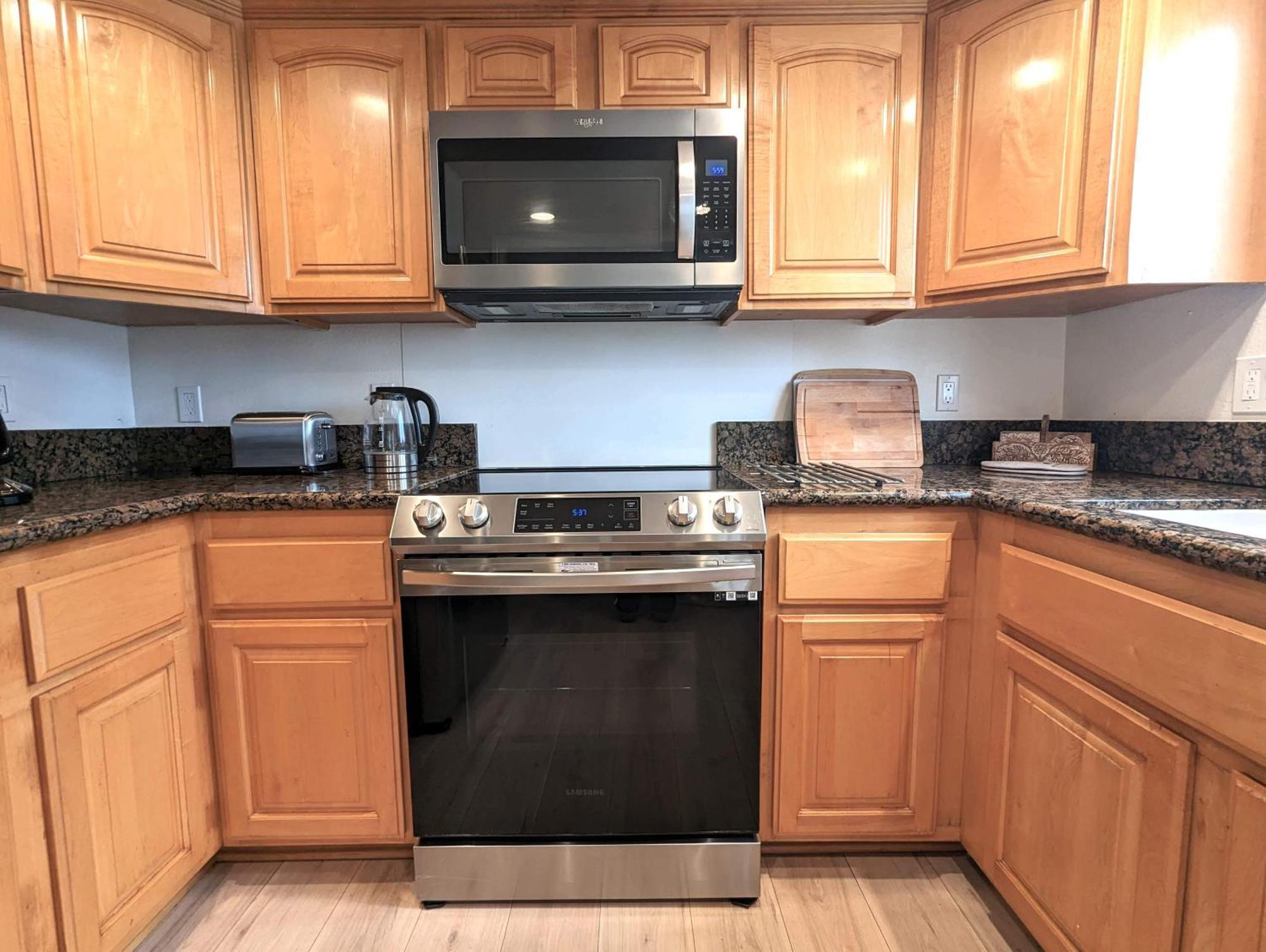 Bohemian Pad With 5 Beds, Patio & Non-pickup-truck Parking Daire *