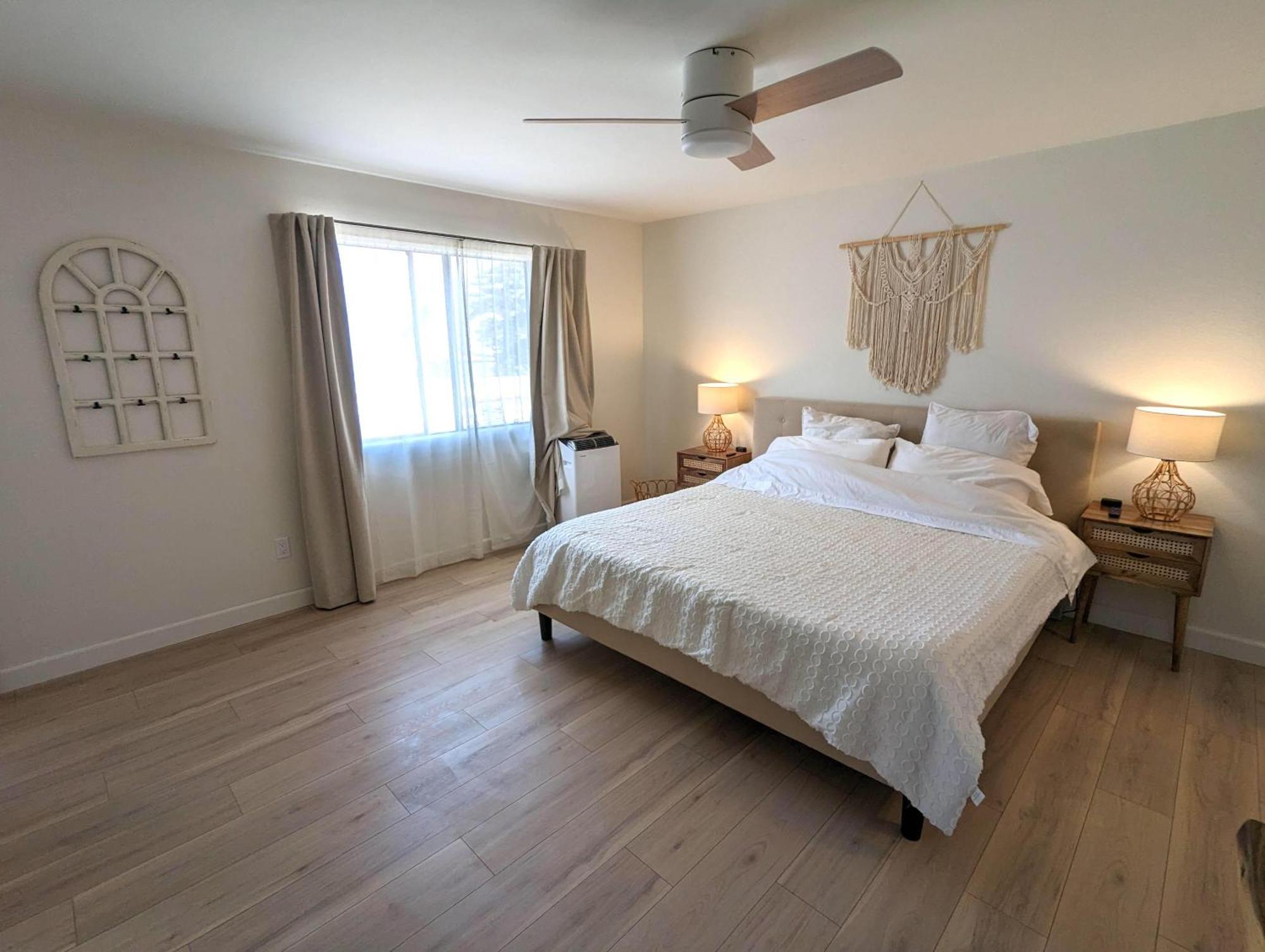 Bohemian Pad With 5 Beds, Patio & Non-pickup-truck Parking * Long Beach