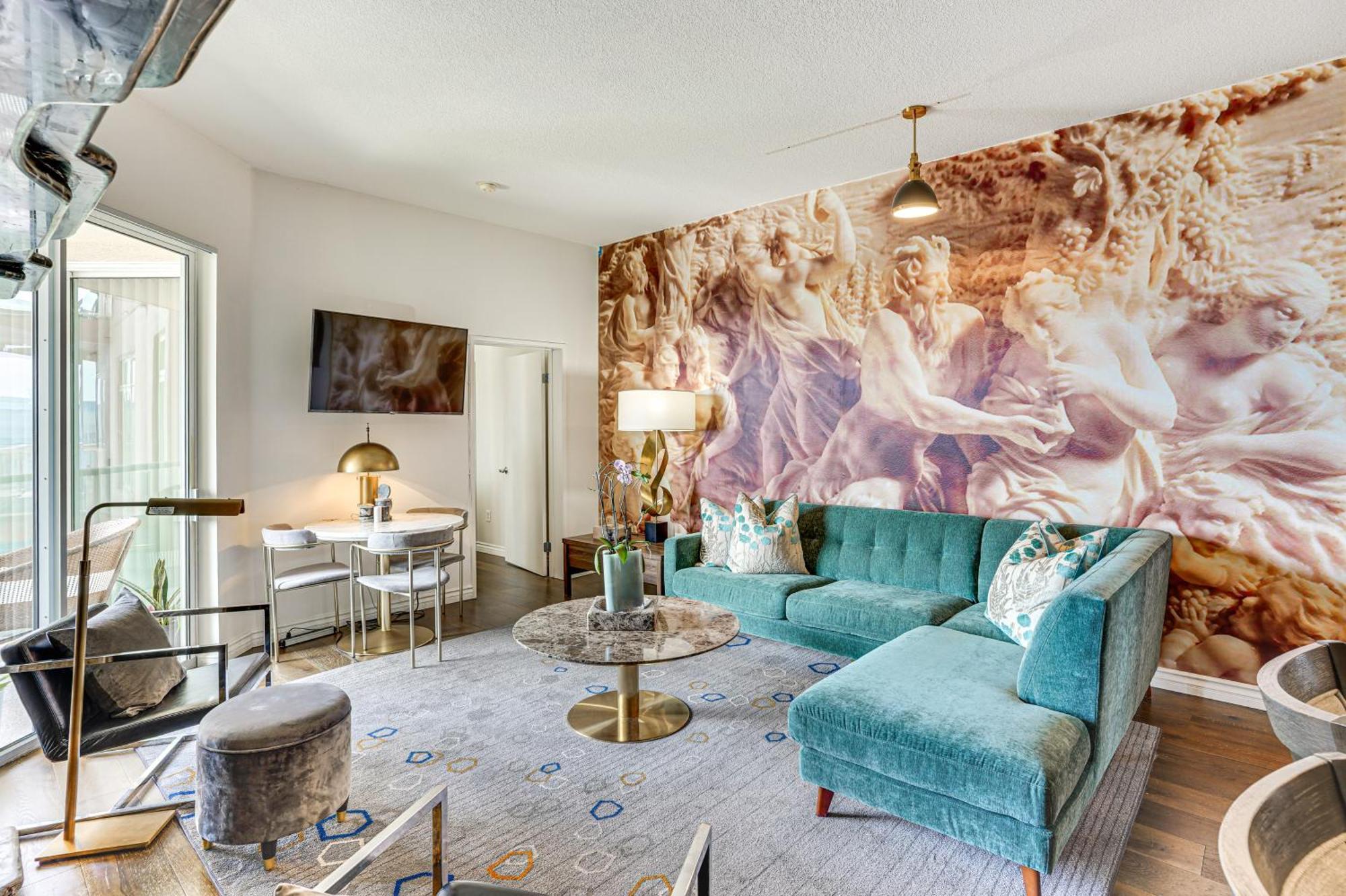 Apartment Luxe Long With Pool 1 Mi To Shoreline! *
