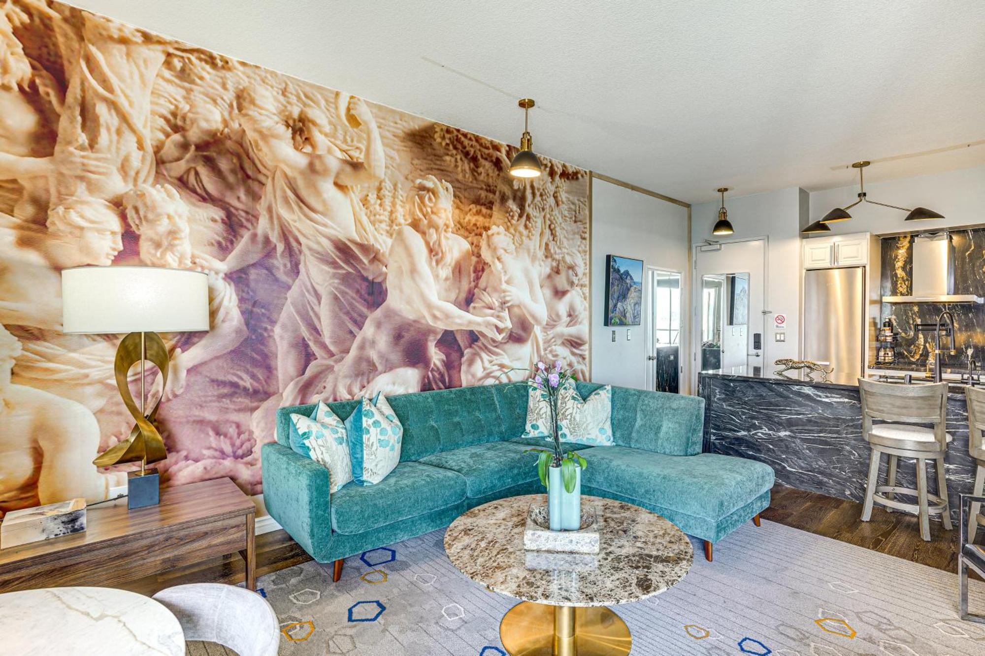 Luxe Long With Pool 1 Mi To Shoreline! Apartment Long Beach