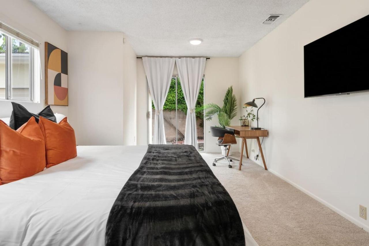 Holiday home Vintage Vibes Near Airport Games Sleeps 8 Long Beach