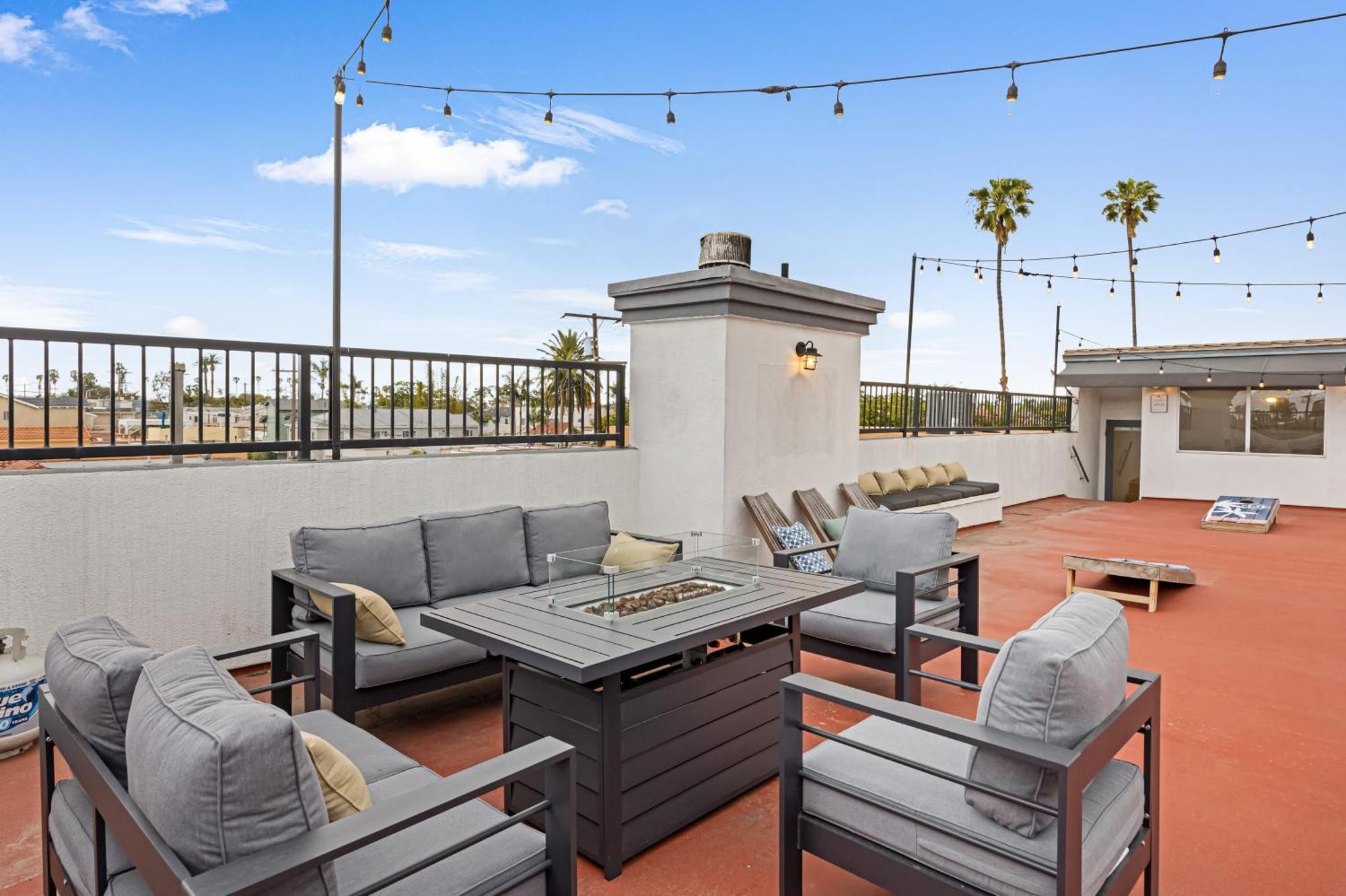 Belmont Shore Retreat Rooftop Lounge Putting Near 2nd Street Beaches Long Beach