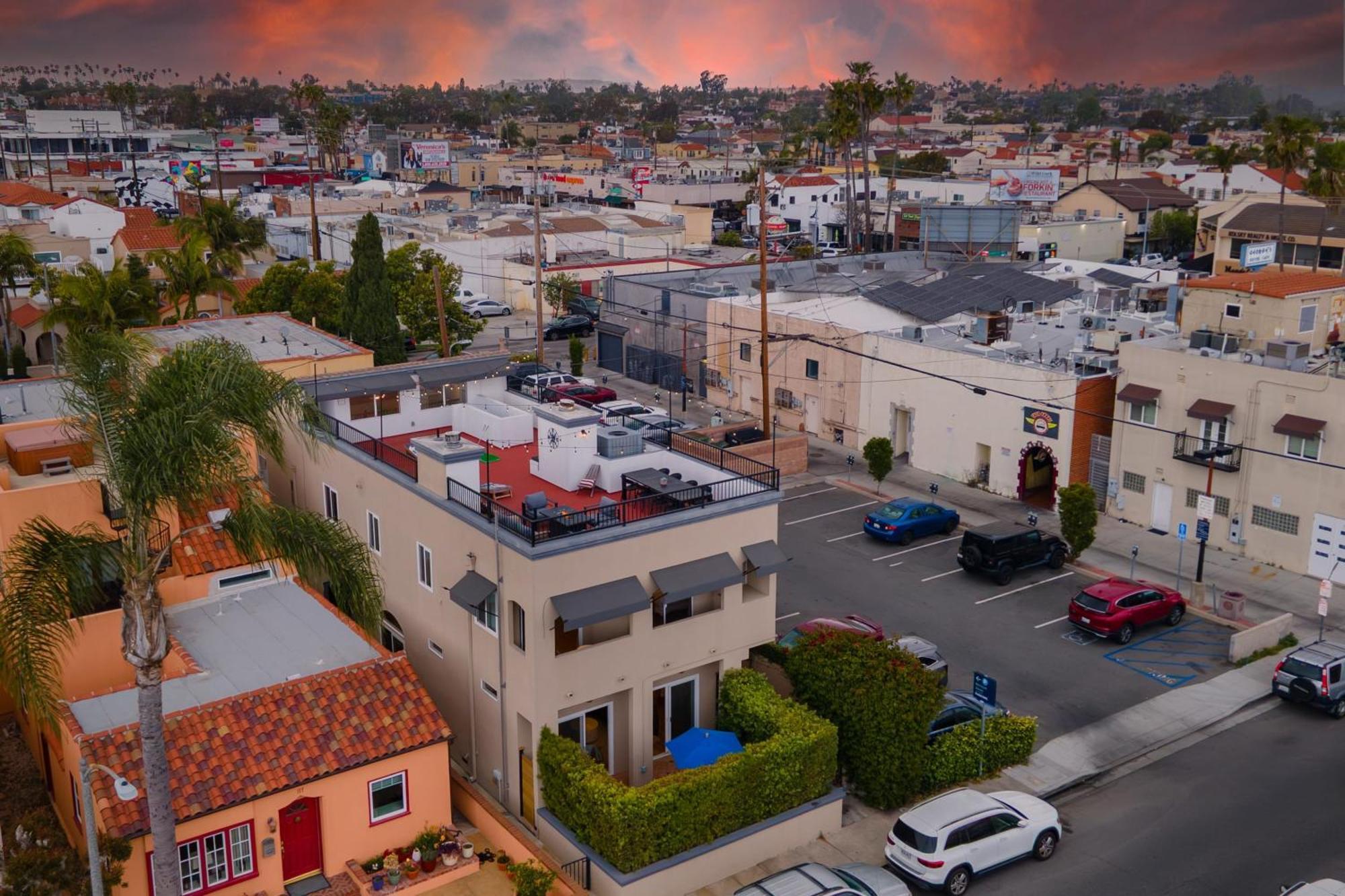 Belmont Shore Retreat Rooftop Lounge Putting Near 2nd Street Beaches Holiday home Long Beach