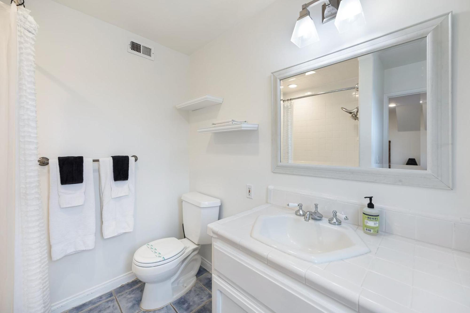 Belmont Shore Retreat Rooftop Lounge Putting Near 2nd Street Beaches Long Beach