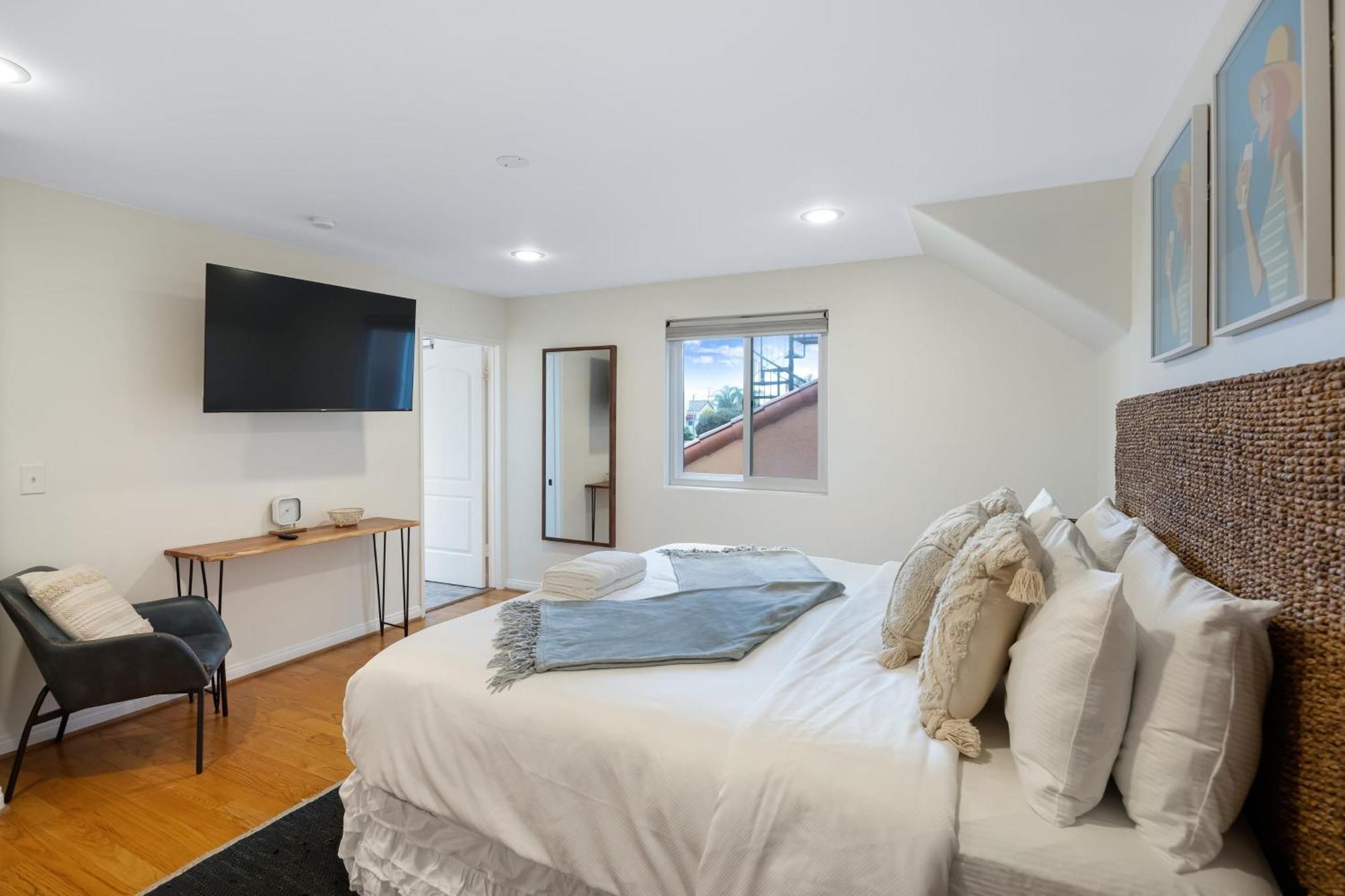 Belmont Shore Retreat Rooftop Lounge Putting Near 2nd Street Beaches