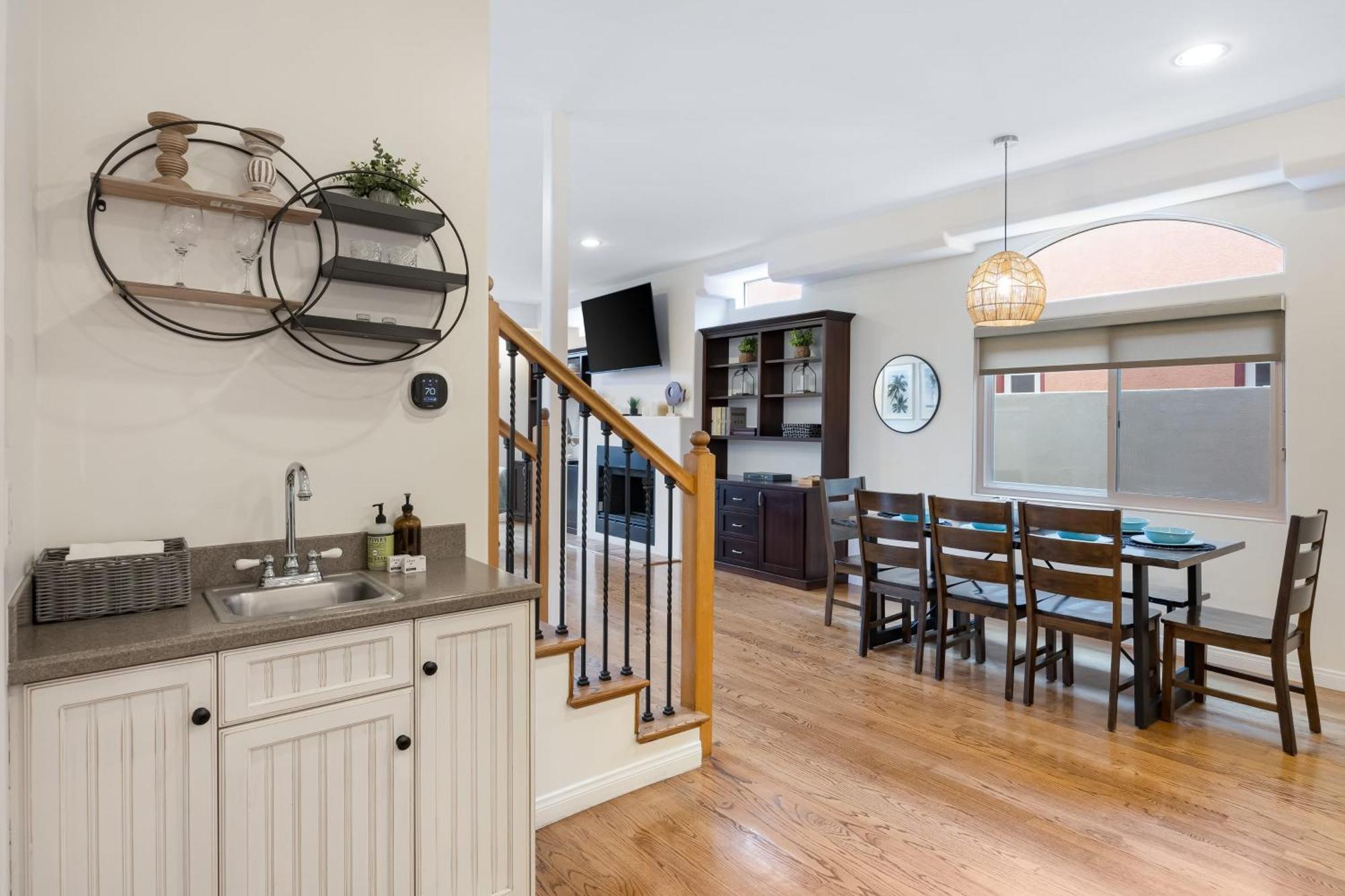 Belmont Shore Retreat Rooftop Lounge Putting Near 2nd Street Beaches Holiday home Long Beach