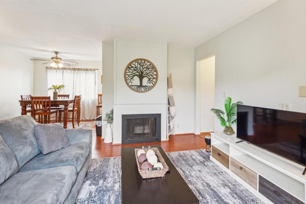 Parking,pet,2bd,2b,wifi,smart Tvs,walk To Food,fun * Long Beach