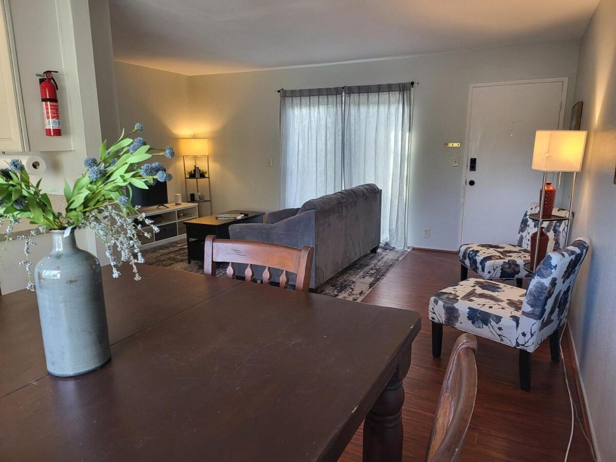 Apartment Parking,pet,2bd,2b,wifi,smart Tvs,walk To Food,fun