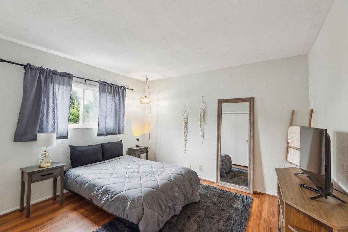 Parking,pet,2bd,2b,wifi,smart Tvs,walk To Food,fun * Long Beach