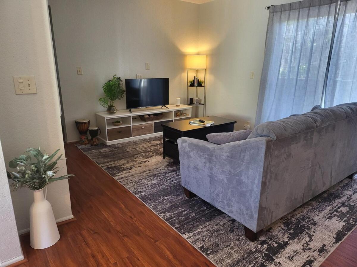 Parking,pet,2bd,2b,wifi,smart Tvs,walk To Food,fun * Long Beach