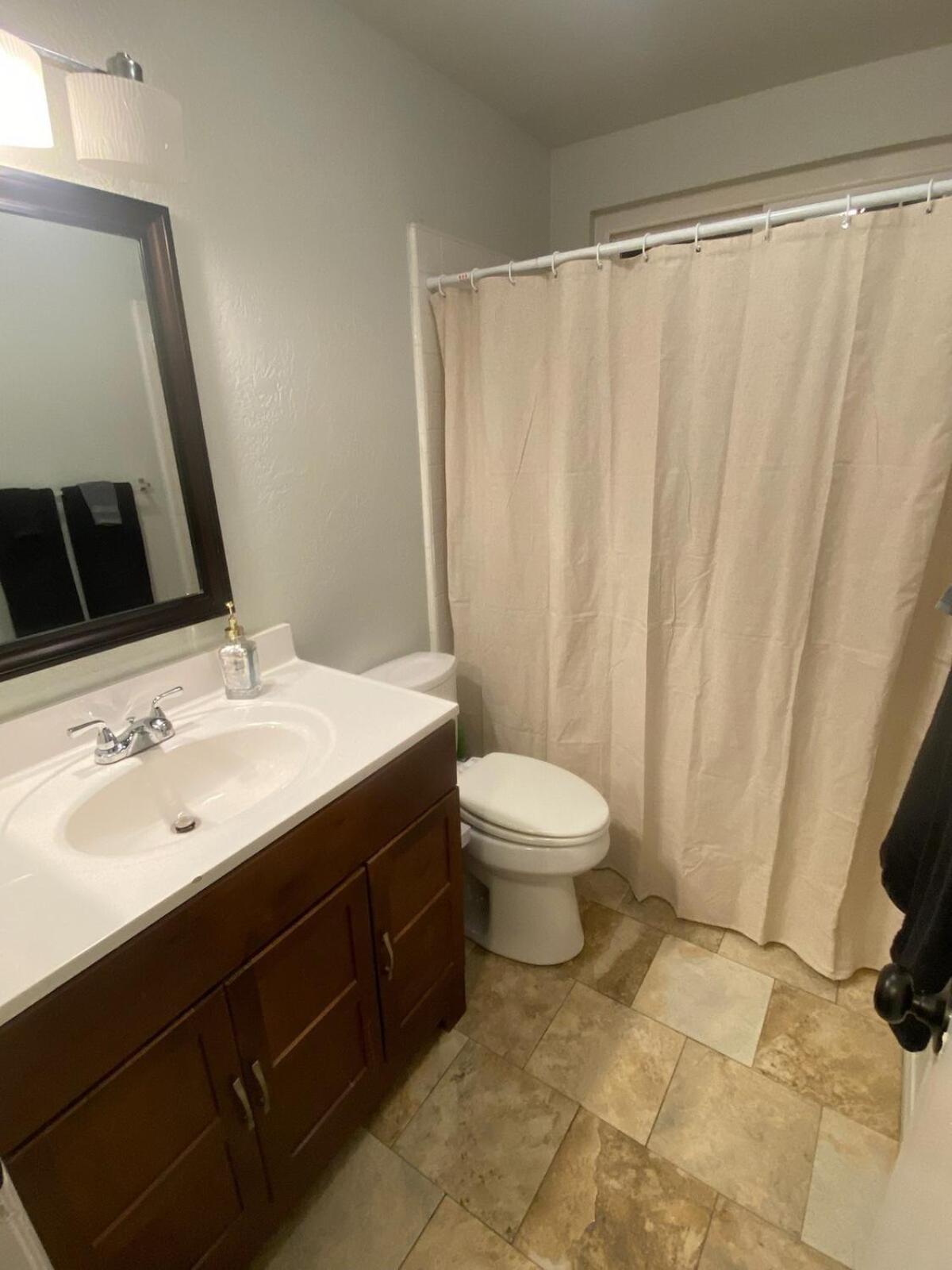 Parking,pet,2bd,2b,wifi,smart Tvs,walk To Food,fun