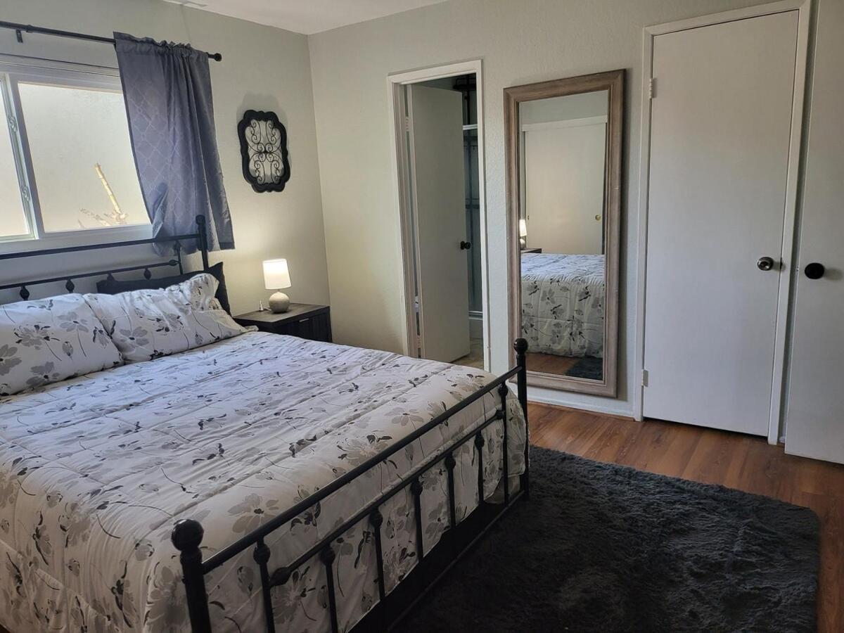 Apartment Parking,pet,2bd,2b,wifi,smart Tvs,walk To Food,fun *