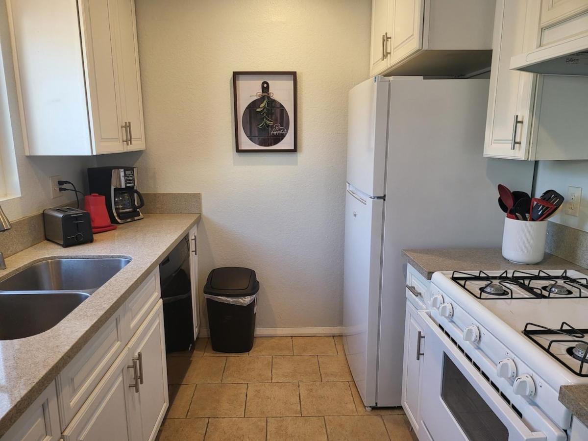 Parking,pet,2bd,2b,wifi,smart Tvs,walk To Food,fun Long Beach