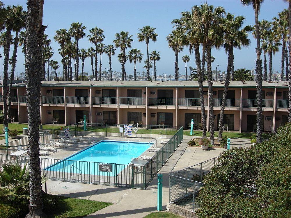 Seaport Marina Motel 2*