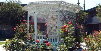 Seaport Marina Motel 2*