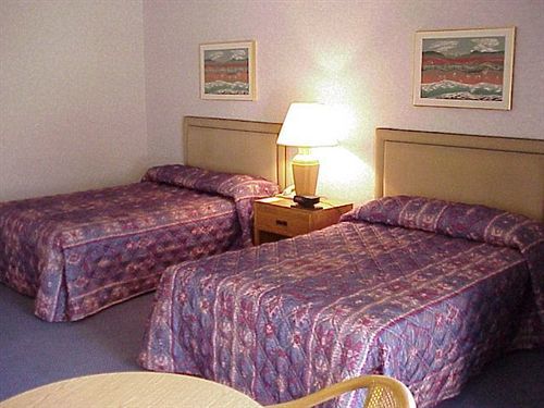 Seaport Marina Motel 2*