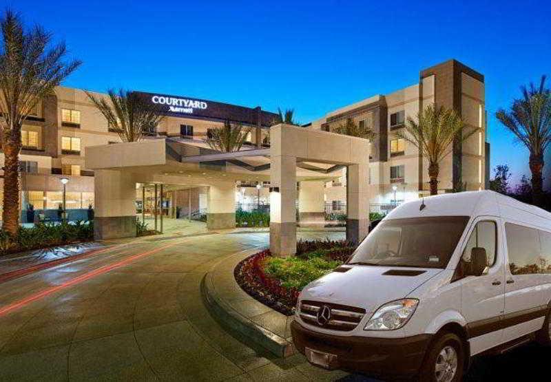 Hotel Courtyard Long Airport
