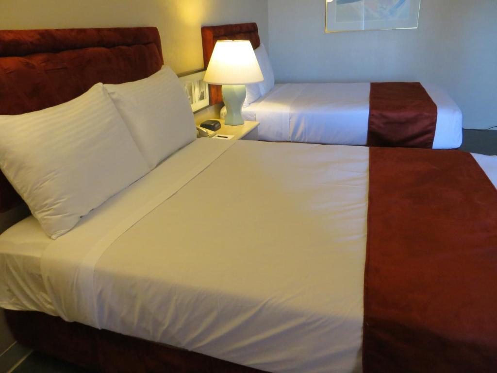 Seaport Marina Motel 2*