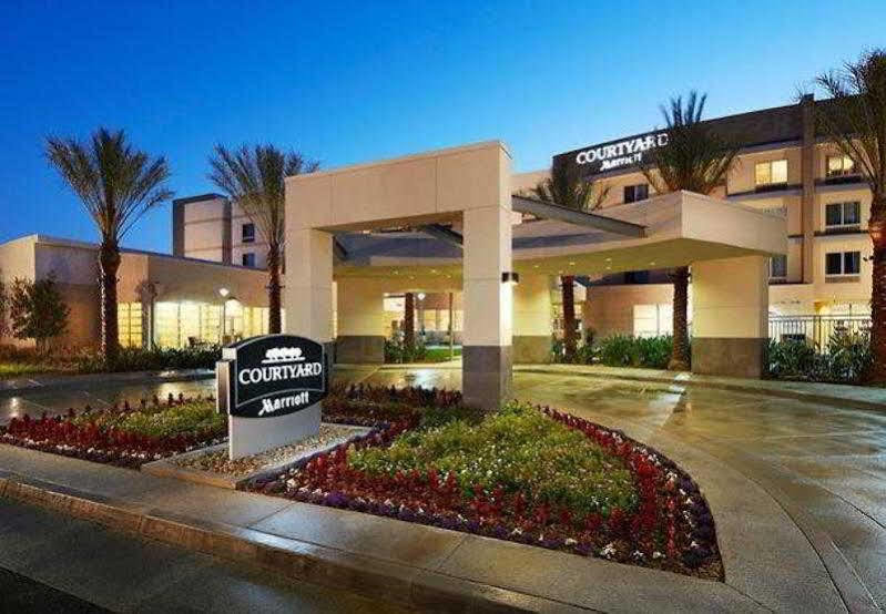Courtyard Long Airport