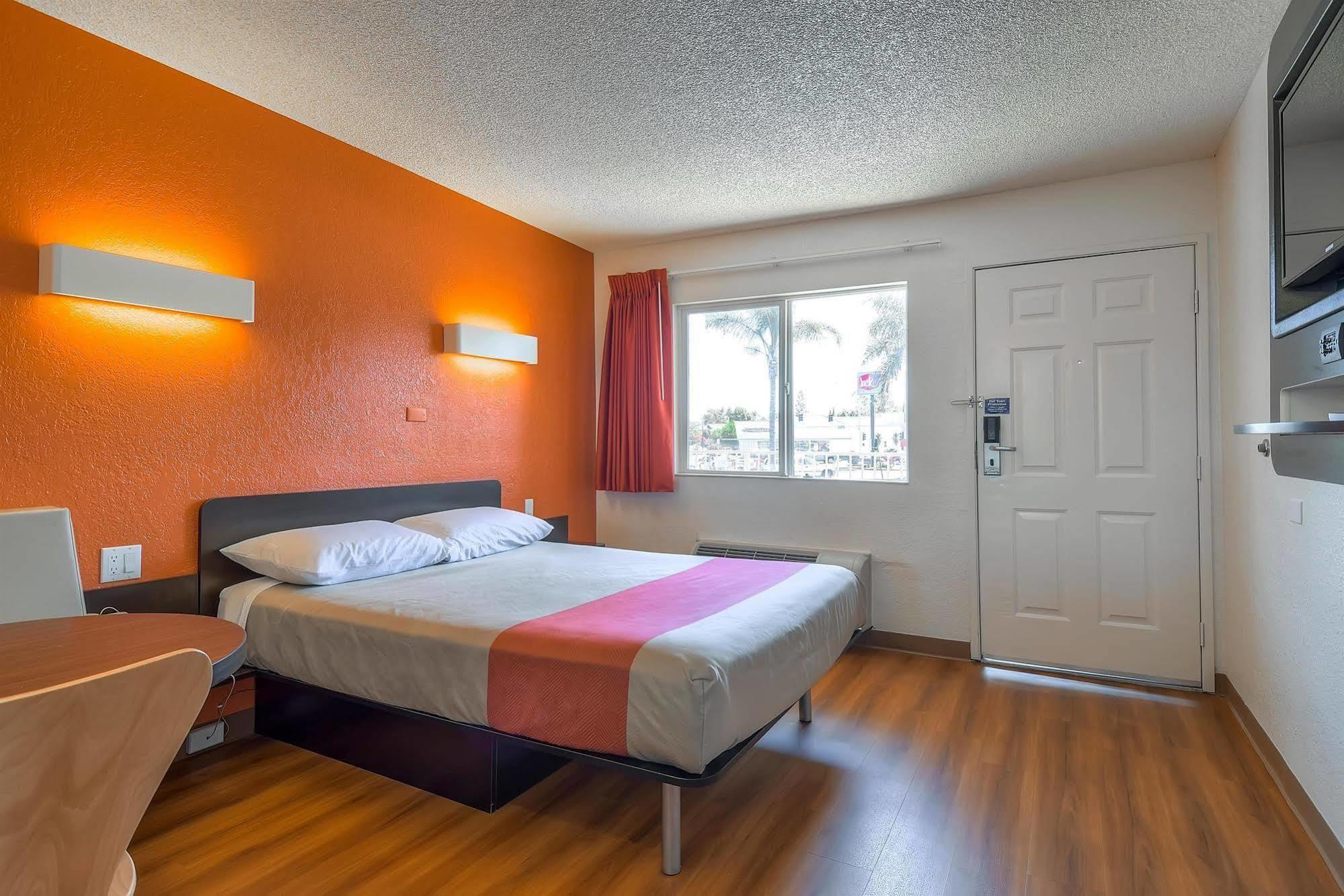 Hotel 6-long Beach, Ca - Angeles